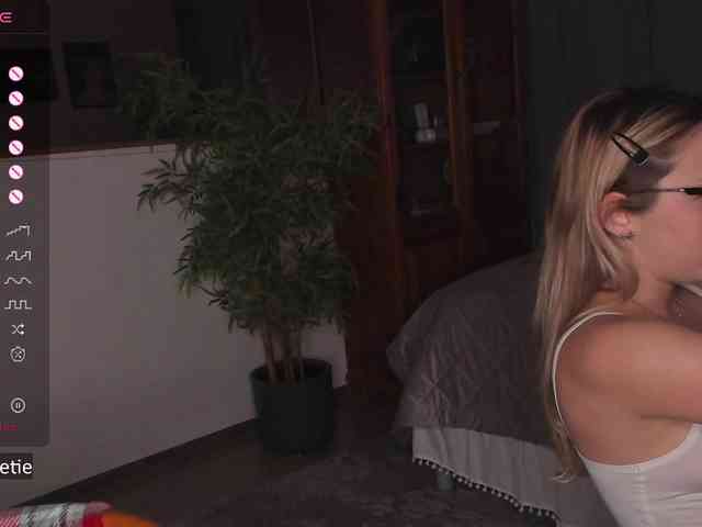 AprilCoy webcam