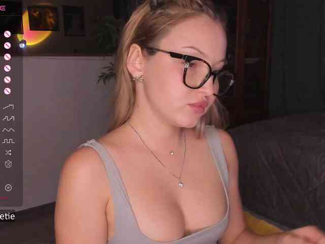 AprilCoy webcam