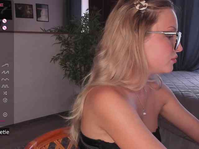 AprilCoy webcam