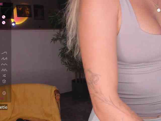 AprilCoy webcam