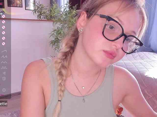AprilCoy webcam