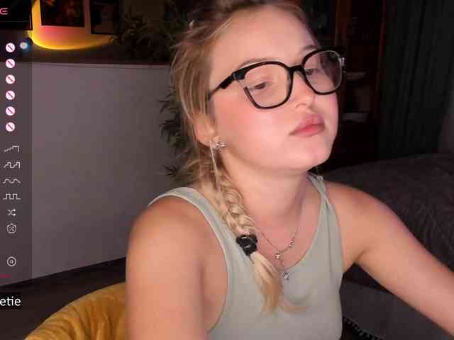 AprilCoy Live Webcam on BongaCams