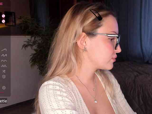 AprilCoy webcam
