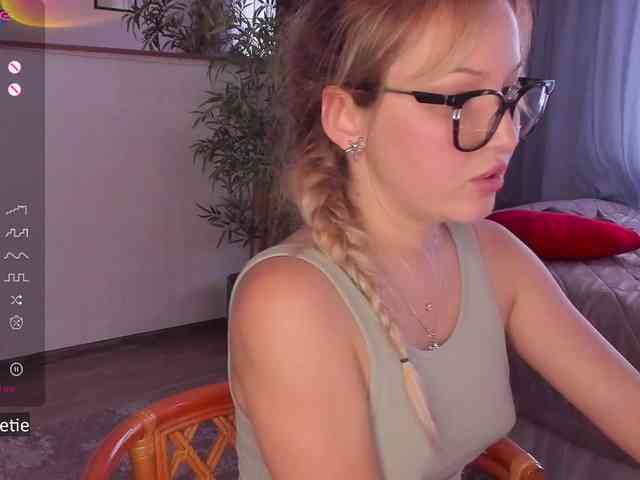AprilCoy Live Webcam on BongaCams