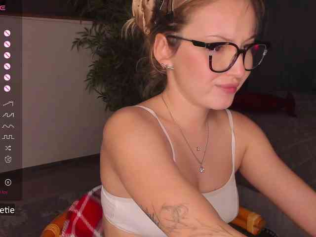 AprilCoy webcam
