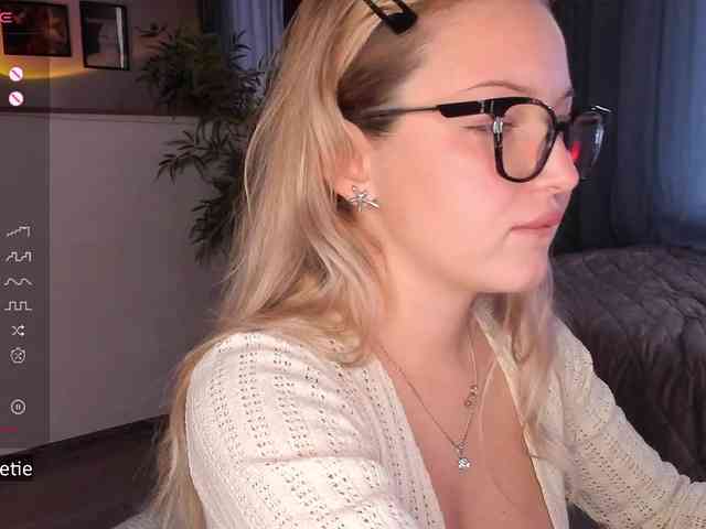 AprilCoy webcam