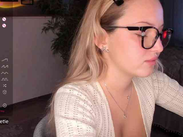 AprilCoy webcam