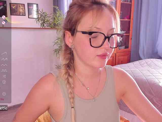 AprilCoy Live Webcam on BongaCams