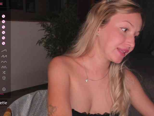 AprilCoy webcam