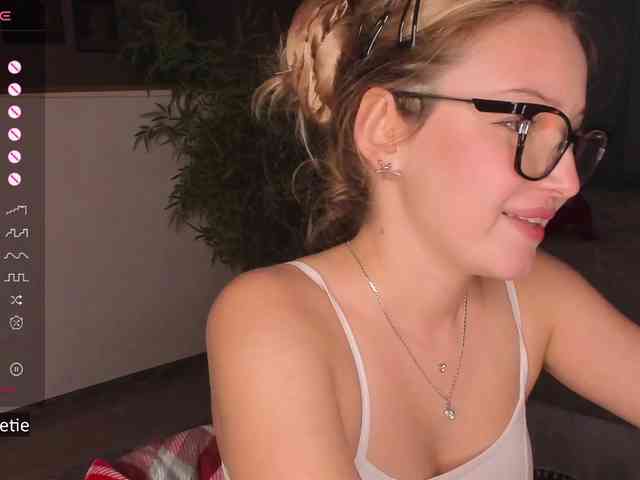 AprilCoy Live Webcam on BongaCams