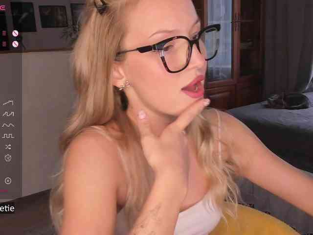 AprilCoy webcam