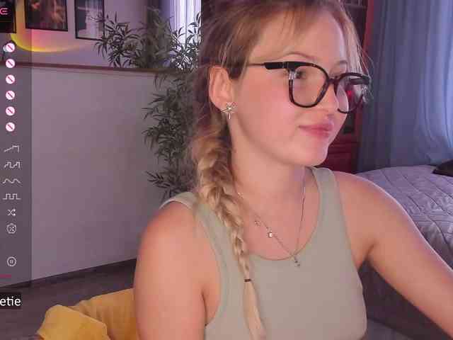 AprilCoy Live Webcam on BongaCams
