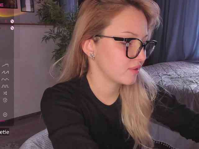 AprilCoy webcam