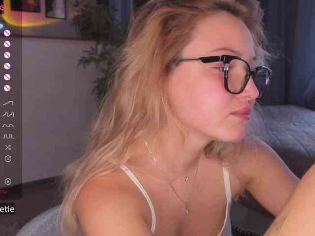AprilCoy webcam