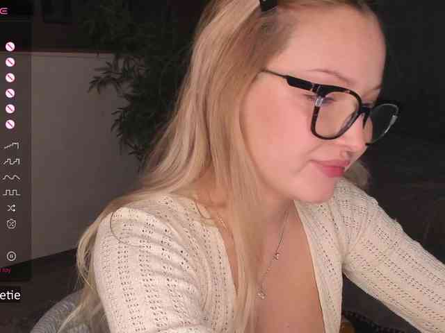 AprilCoy webcam