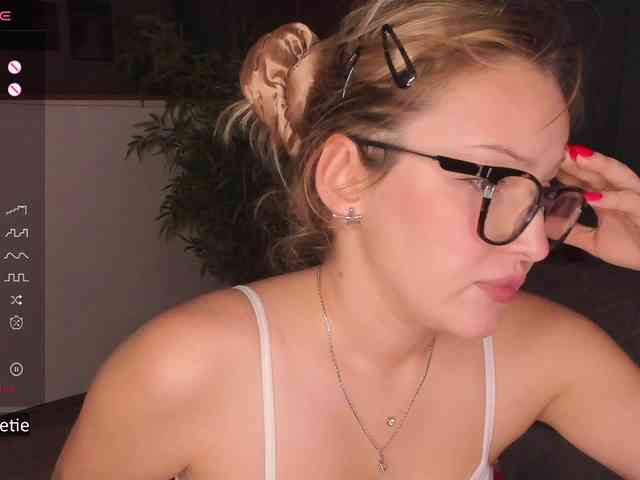 AprilCoy webcam