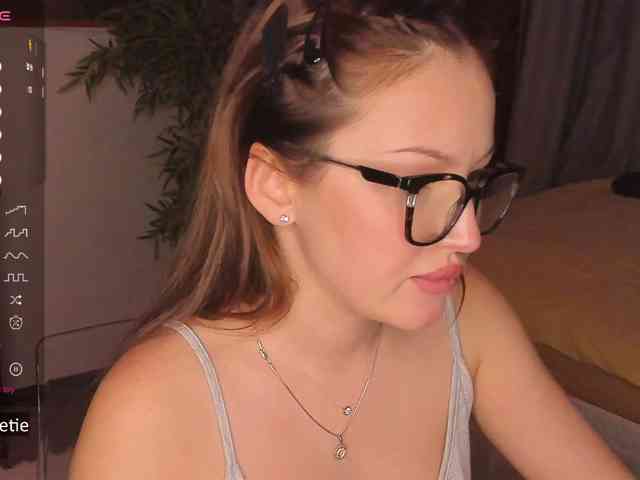 AprilCoy Live Webcam on BongaCams