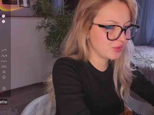 AprilCoy webcam