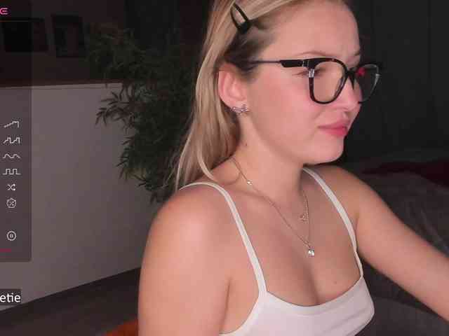 AprilCoy webcam