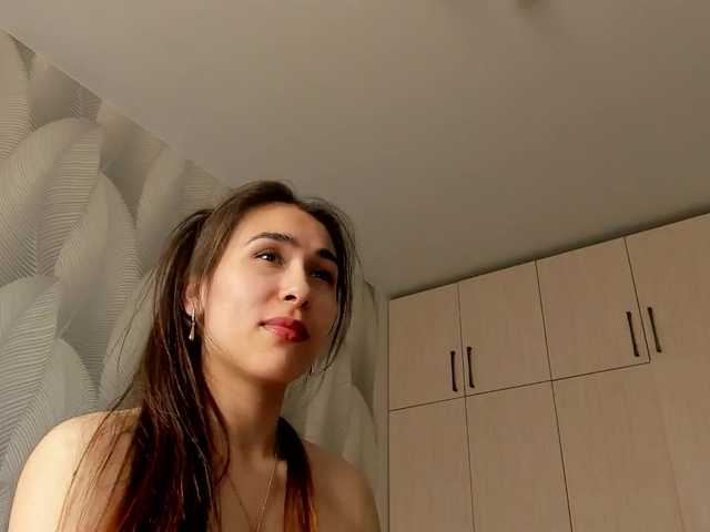 Bambiiiii's BongaCams show and profile