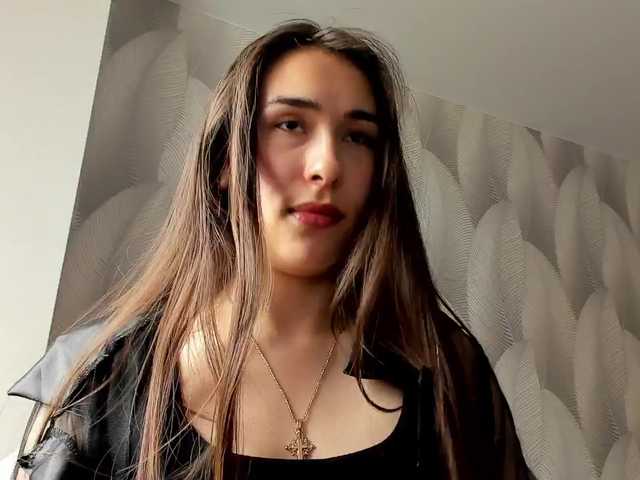 Bambiiiii's BongaCams show and profile