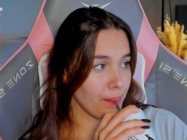 Mia-mit live cam on BongaCams