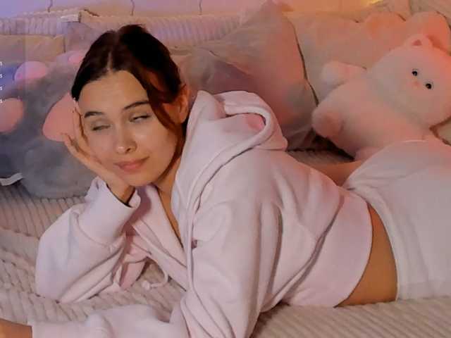 Mia-mit live cam on BongaCams