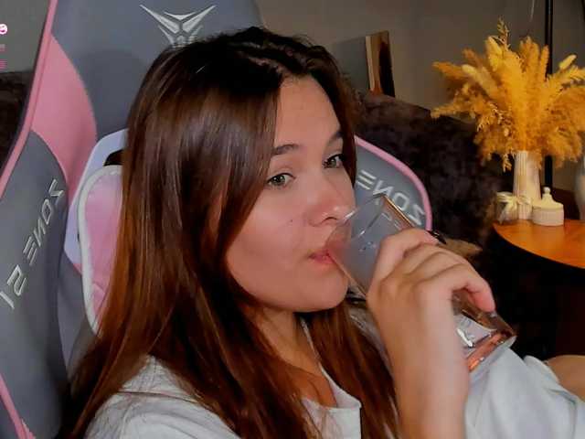 Mia-mit live cam on BongaCams