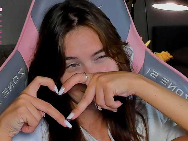 Mia-mit live cam on BongaCams