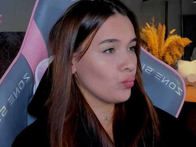 Mia-mit live cam on BongaCams