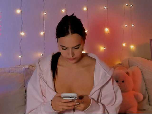 Mia-mit live cam preview