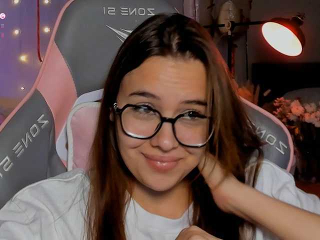Mia-mit live cam on BongaCams