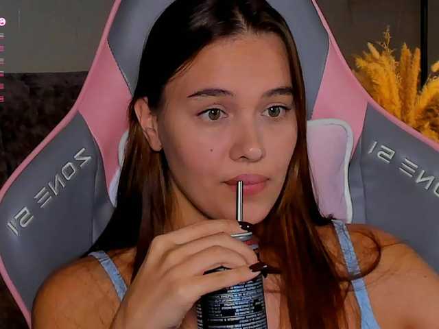 Mia-mit live cam on BongaCams