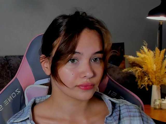 Mia-mit live cam on BongaCams
