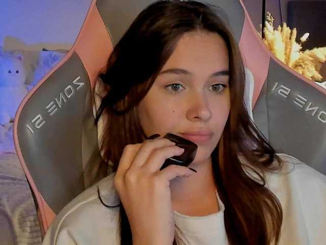 Mia-mit live cam on BongaCams