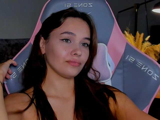 Mia-mit live cam on BongaCams