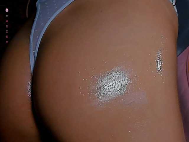 Mia-mit live cam on BongaCams