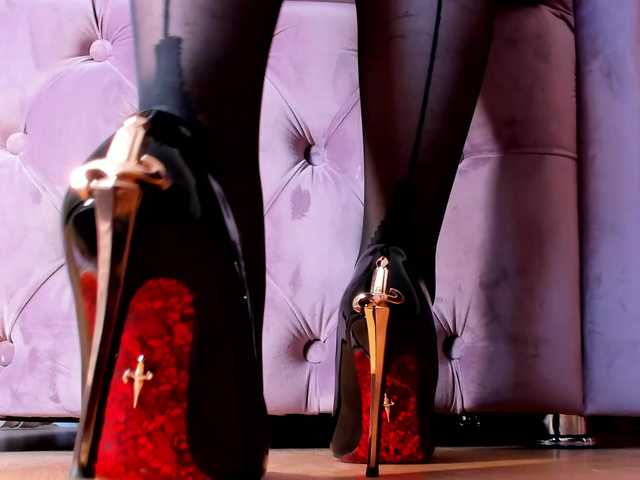 LadyLeather live webcam show