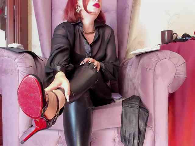 LadyLeather webcam