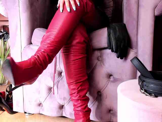 LadyLeather webcam