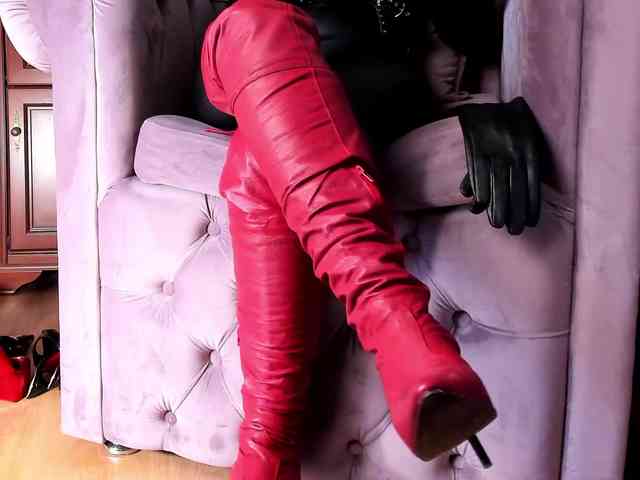 LadyLeather webcam