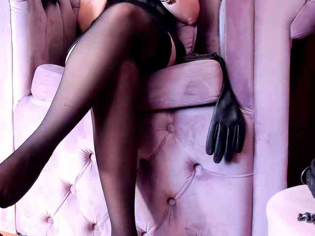 LadyLeather webcam