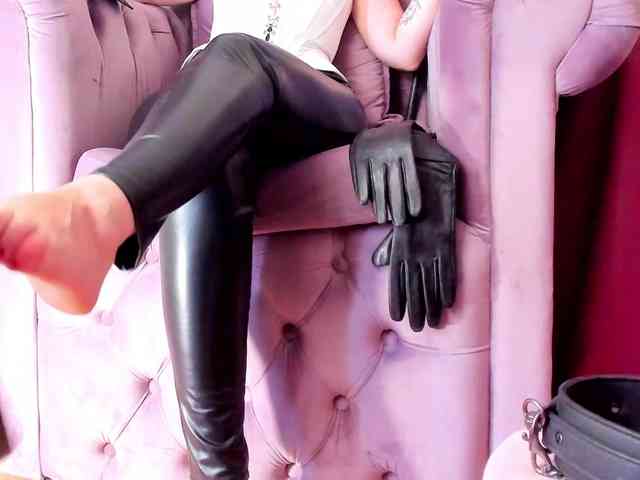 LadyLeather webcam