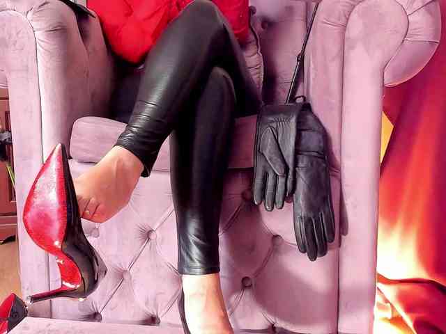 LadyLeather webcam