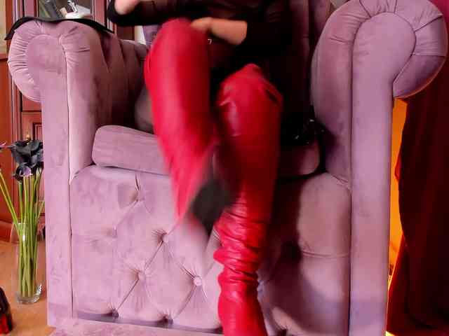 LadyLeather webcam