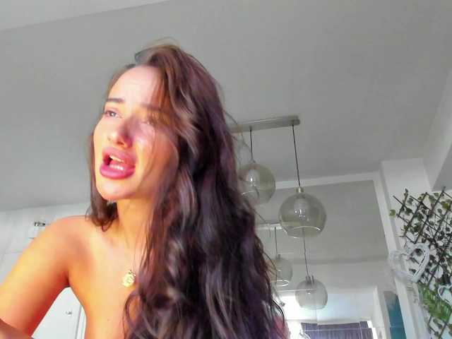 ireneVON live cam on BongaCams