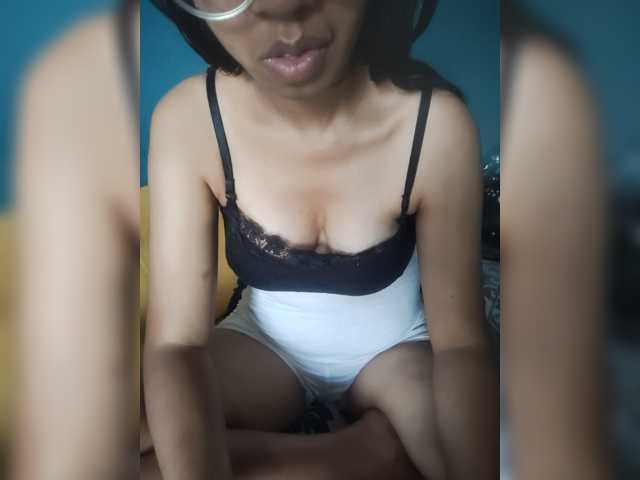 Mimie586 live cam on BongaCams