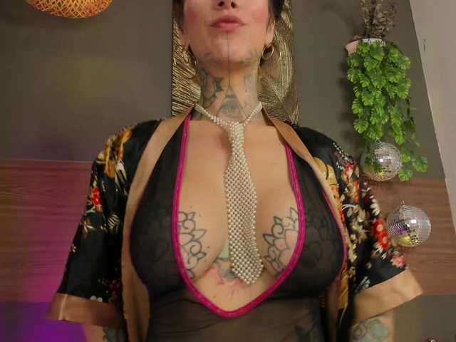 GinebraFox live cam on BongaCams