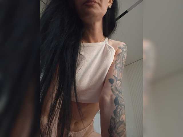 Black_chick live cam preview