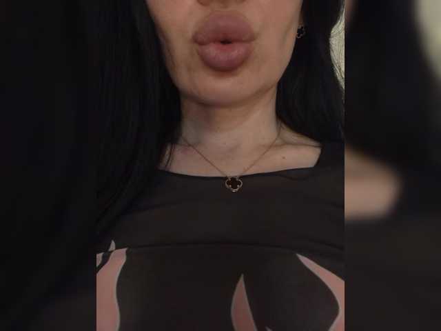 Mikki88K's BongaCams show and profile